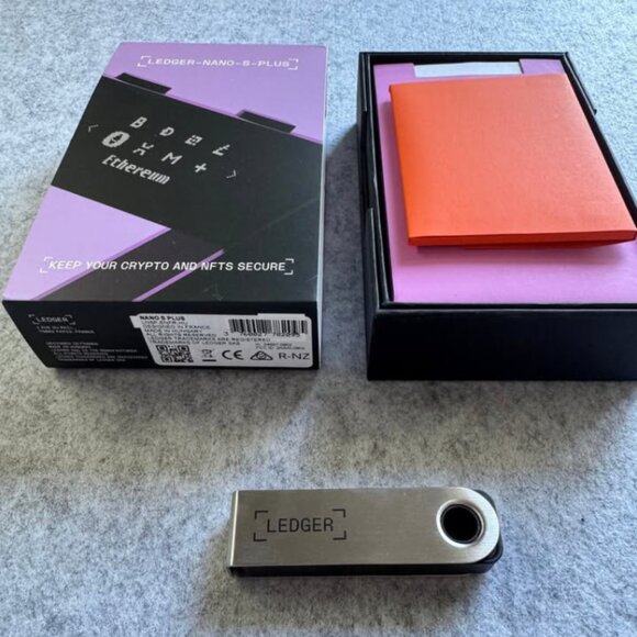[Open Box] Ledger Nano S Plus - Picture 2 of 4